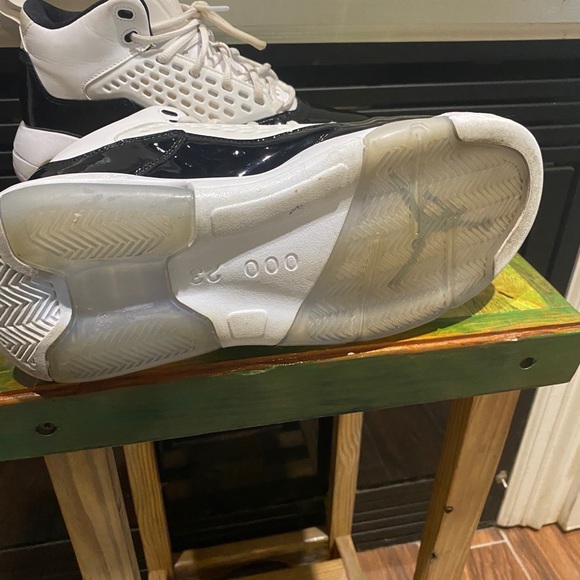 Men’s Air Jordan 11 Tennis Shoes, Size 9.5 - Picture 4 of 5